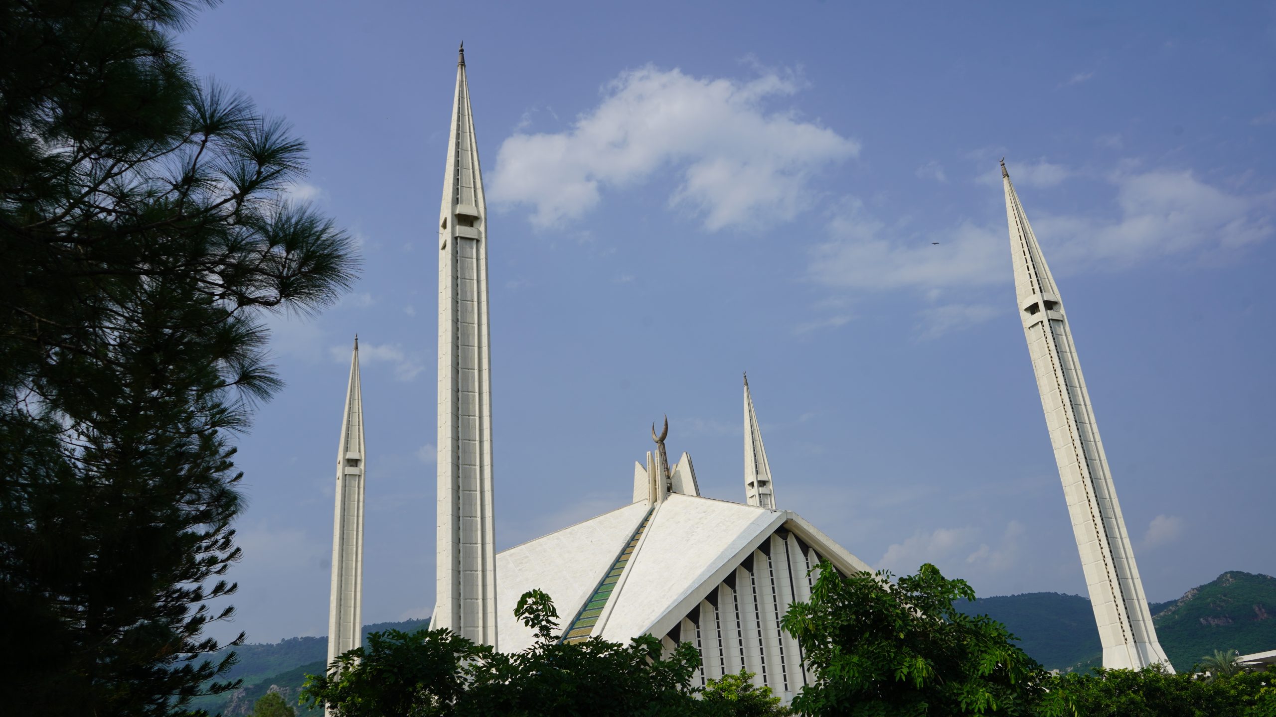 Explore 10 Best Places to visit in Pakistan with Family 2026